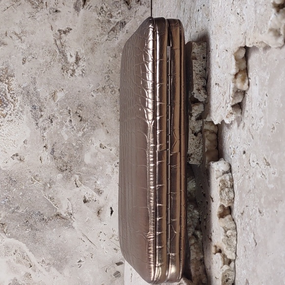 Hananel Full Frame Croc Embossed Faux Leather Wallet/Clutch - Picture 4 of 10